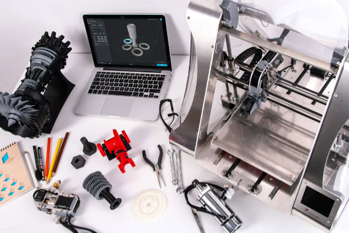 3D printer laptop with CAD printed models tools