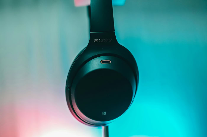 Sony wireless headphones with visible NFC symbol
