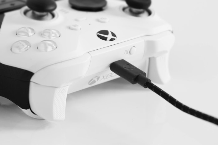 Xbox controller charging with USB cable connected